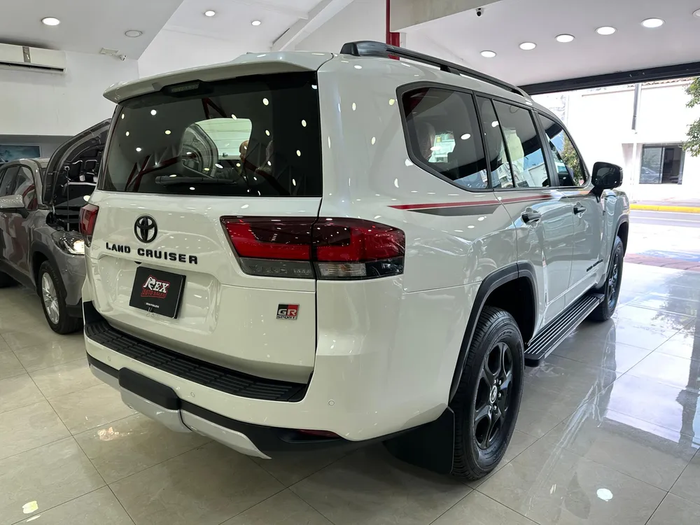 Toyota Land Cruiser 300 GR 2025 Blanco Caracas