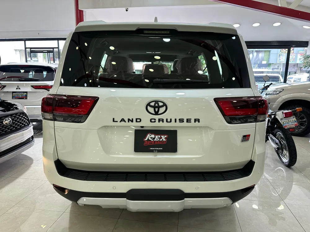 Toyota Land Cruiser 300 GR 2025 Blanco Caracas