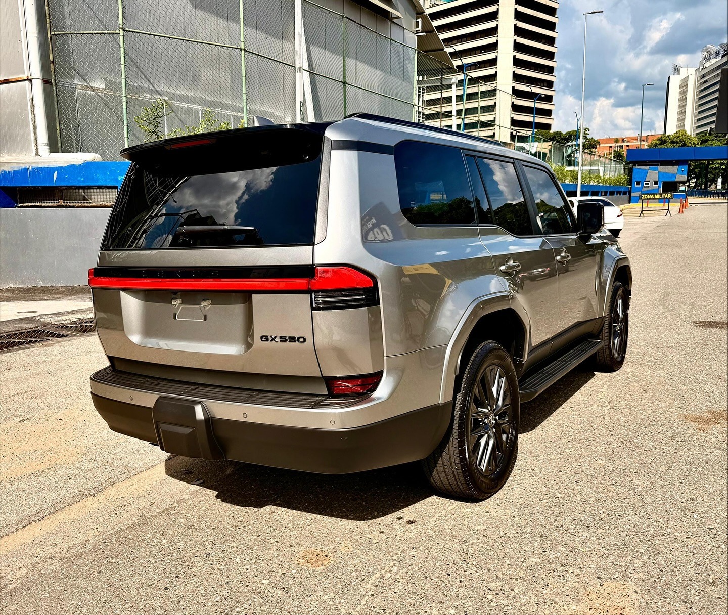 Lexus GX 550 Premium 2025 Plateado Caracas