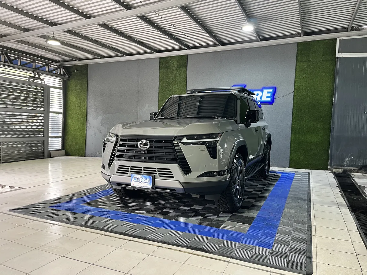 Lexus 550 Overtrail Plus 2024 Gris Caracas