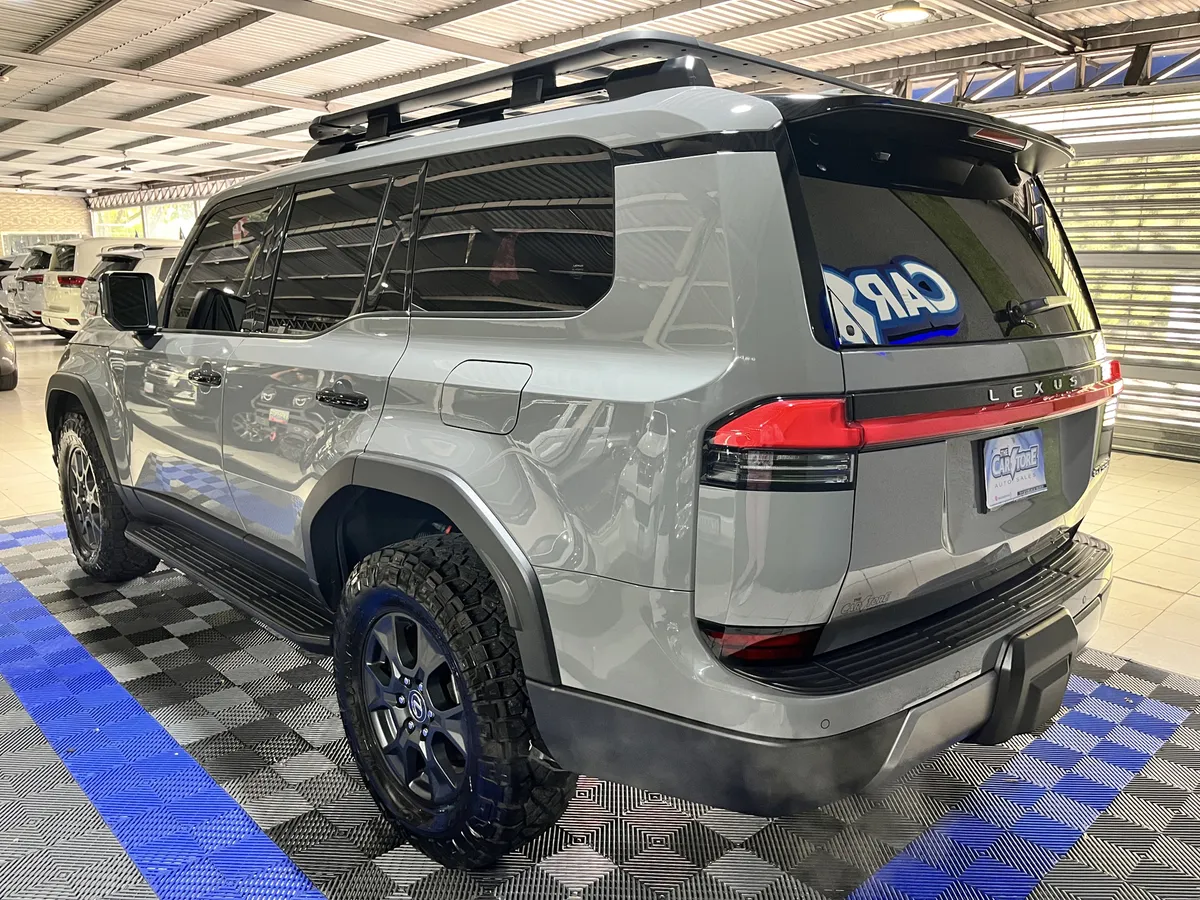 Lexus 550 Overtrail Plus 2024 Gris Caracas