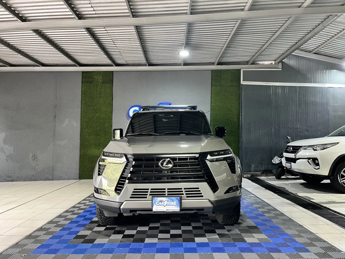 Lexus 550 Overtrail Plus 2024 Gris Caracas