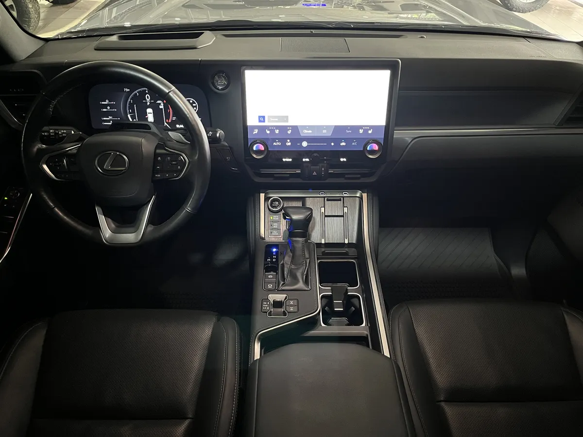 Lexus 550 Overtrail Plus 2024 Gris Caracas