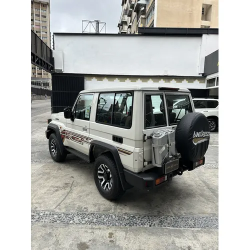 Toyota Land Cruiser 71 Machito Dubai 2024 Blanco Caracas
