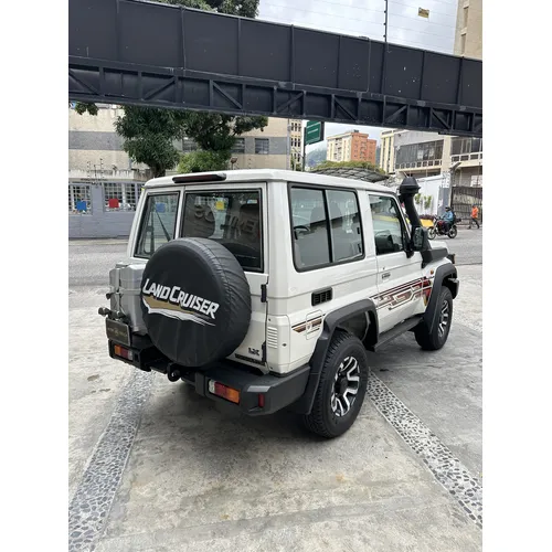 Toyota Land Cruiser 71 Machito Dubai 2024 Blanco Caracas