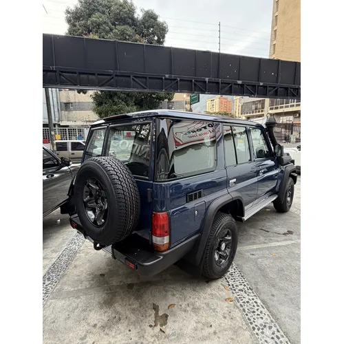 Toyota Land Cruiser Machito 76 LX 2026 Azul Caracas