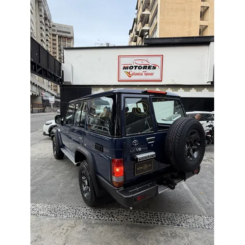 Toyota Land Cruiser Machito 76 LX 2026 Azul Caracas