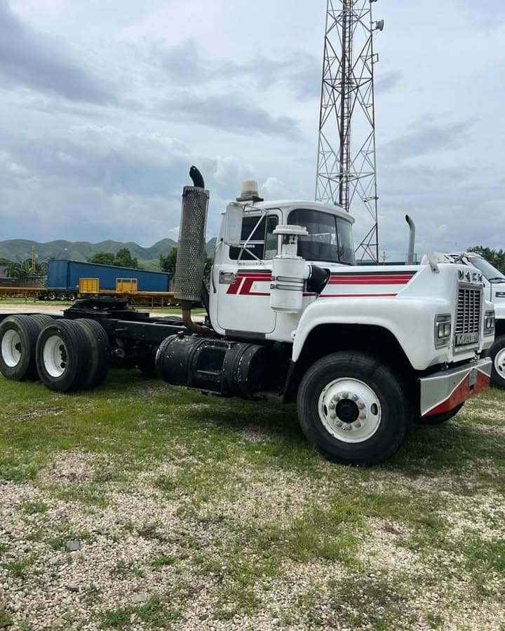 Mack R-600 1991 Blanco
