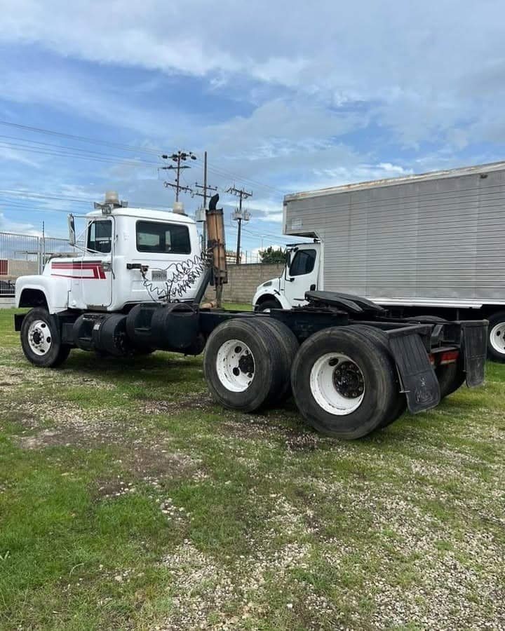 Mack R-600 1991 Blanco