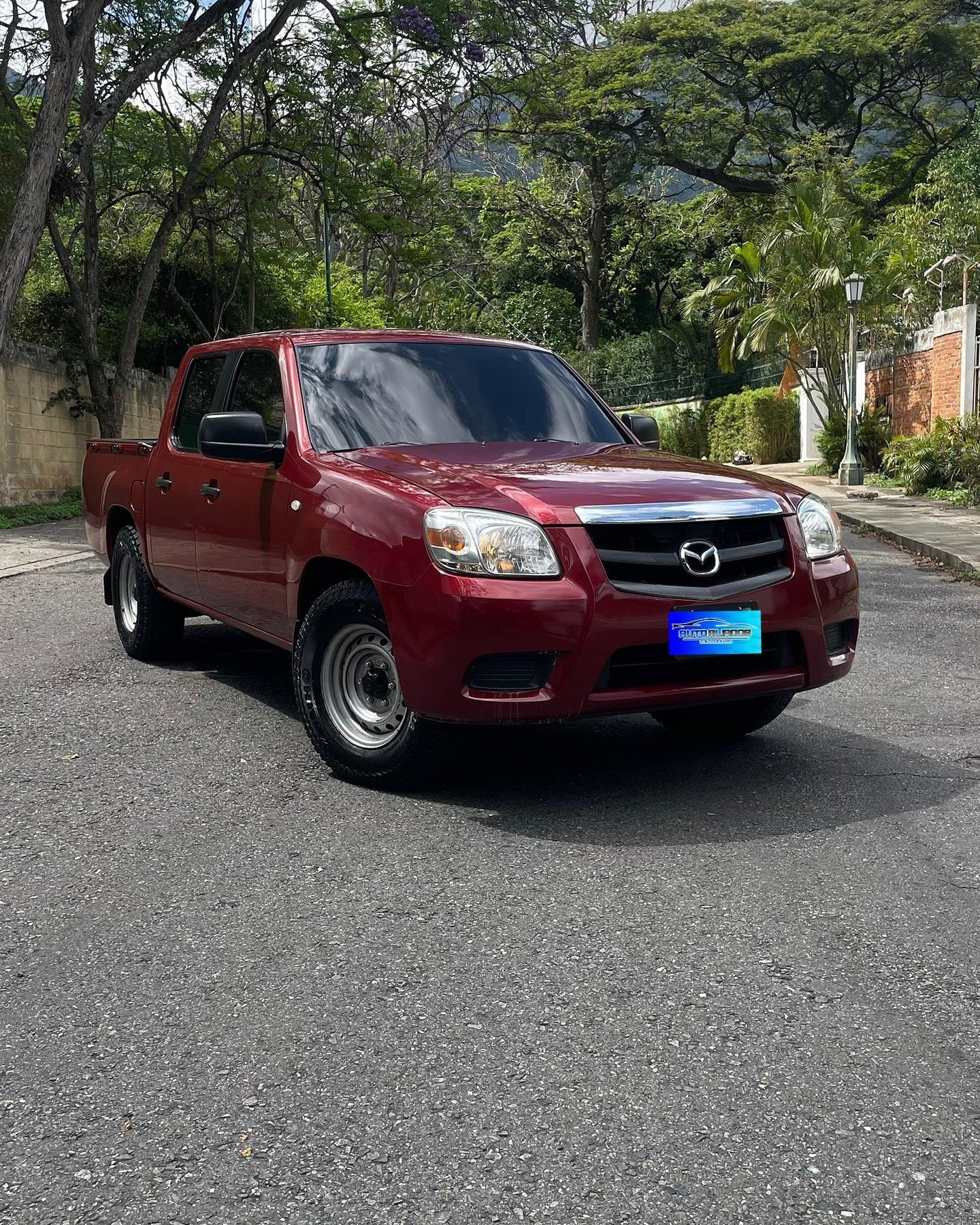 Mazda BT-50 4x2 año 2012 Vinotinto