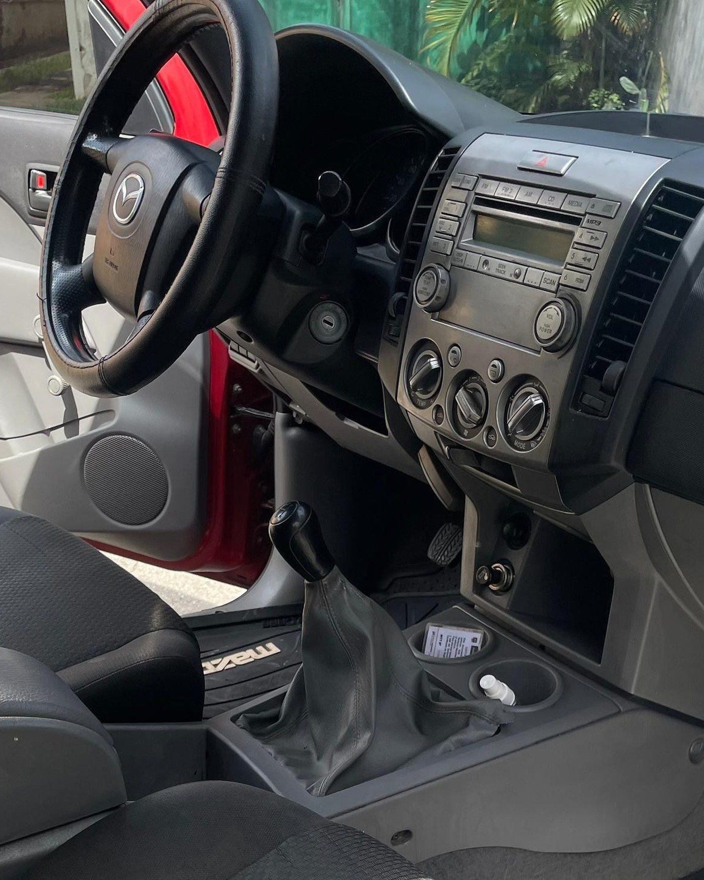 Mazda BT-50 4x2 año 2012 Vinotinto