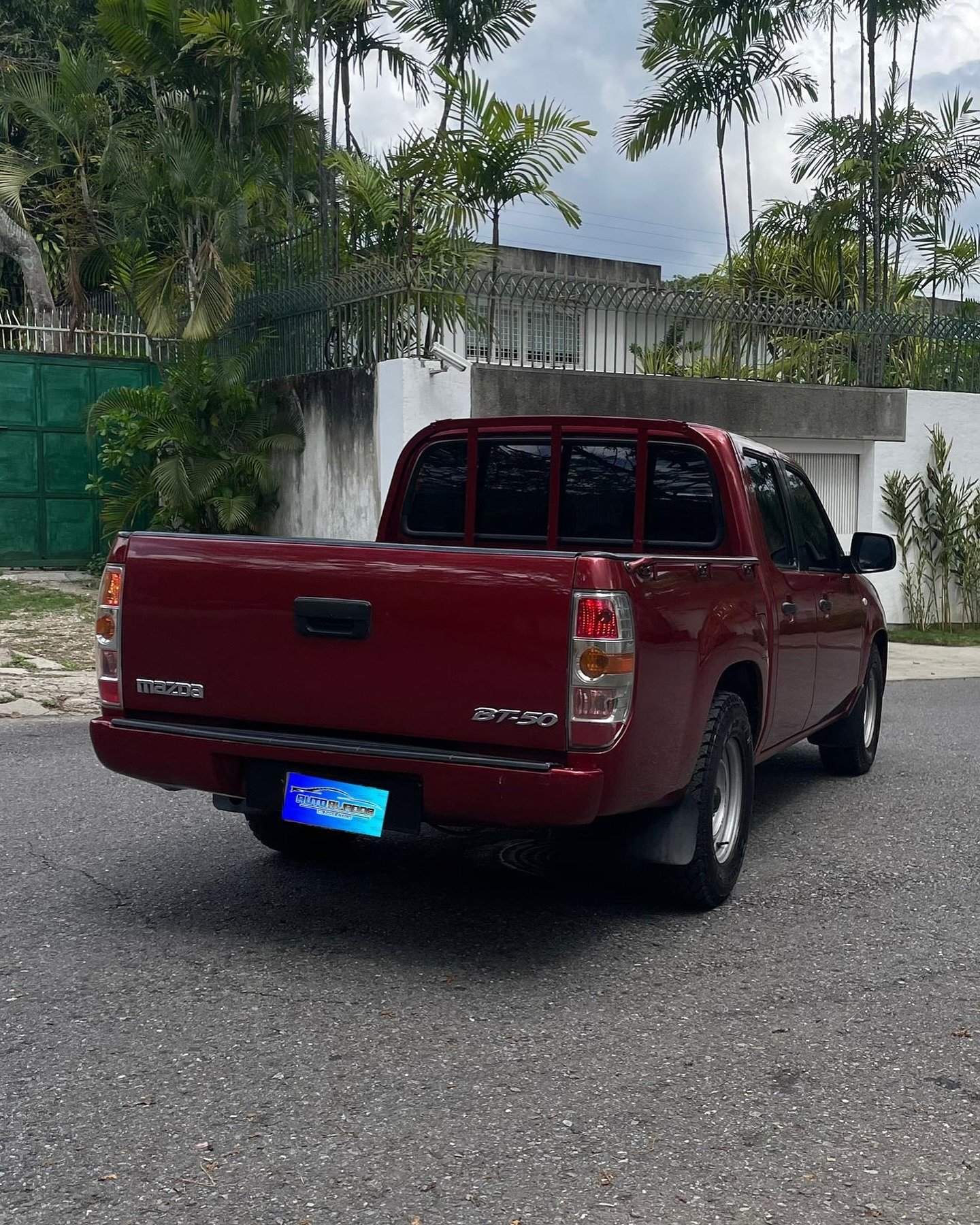 Mazda BT-50 4x2 año 2012 Vinotinto