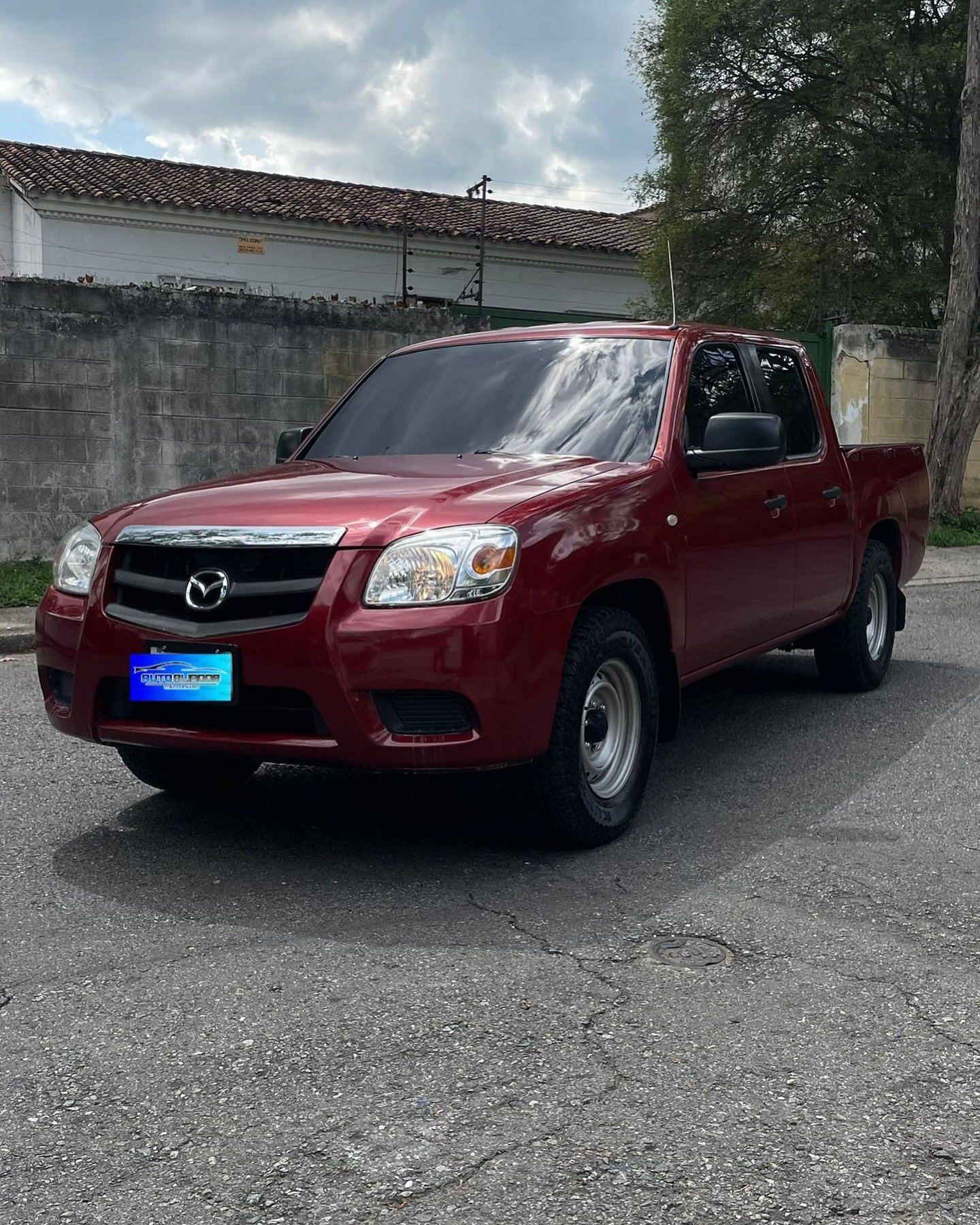 Mazda BT-50 4x2 año 2012 Vinotinto