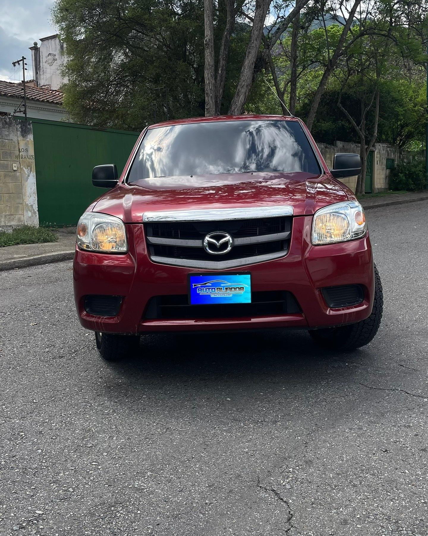 Mazda BT-50 4x2 año 2012 Vinotinto
