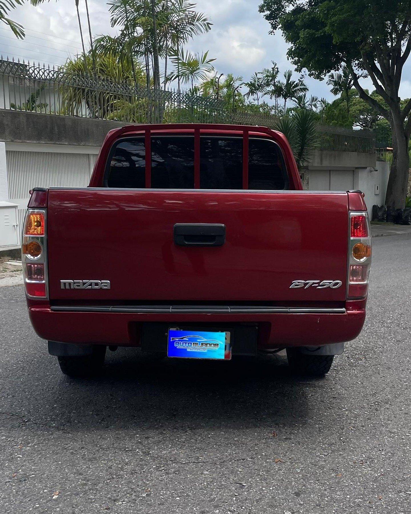 Mazda BT-50 4x2 año 2012 Vinotinto