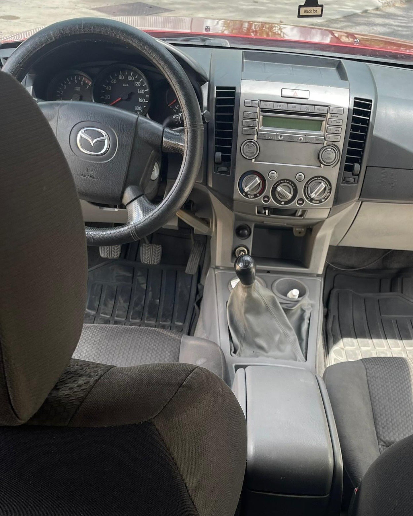 Mazda BT-50 4x2 año 2012 Vinotinto