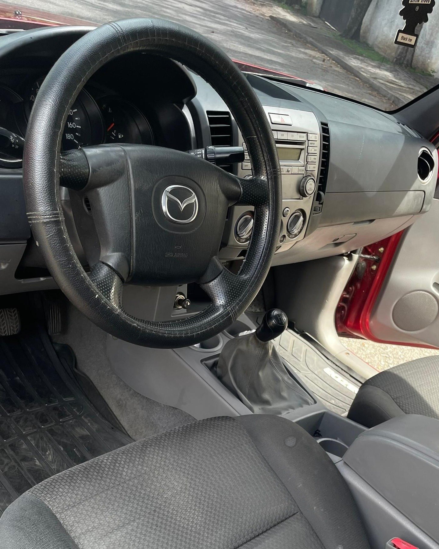 Mazda BT-50 4x2 año 2012 Vinotinto