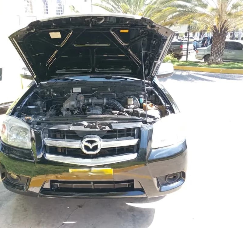 Mazda BT50 2012 pick-up negra1