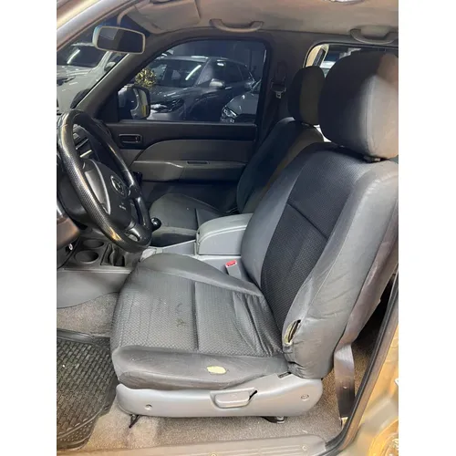 Mazda BT-50 2012 Beige Caracas