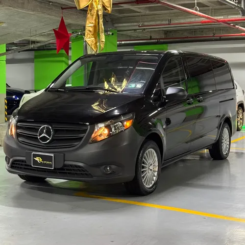 Mercedes-Benz Metris 2023 Gris Caracas