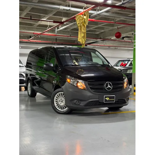 Mercedes-Benz Metris 2023 Gris Caracas