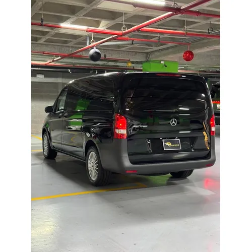 Mercedes-Benz Metris 2023 Gris Caracas