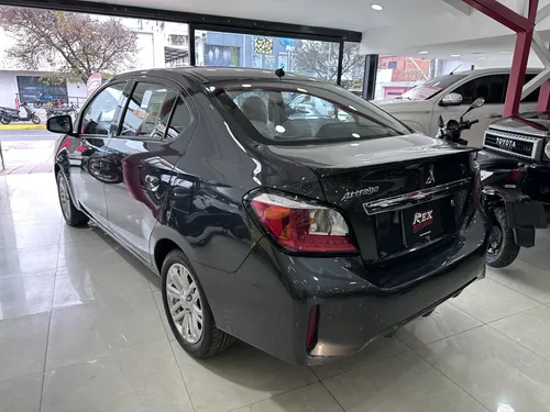 Mitsubishi Attrage 2025 Gris Caracas