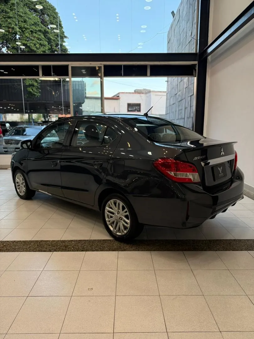 Mitsubishi Attrage 2024 Negro Caracas