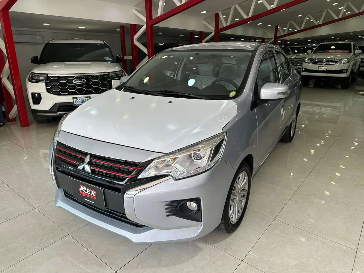 Mitsubishi Attrage 2025 Plateado Caracas