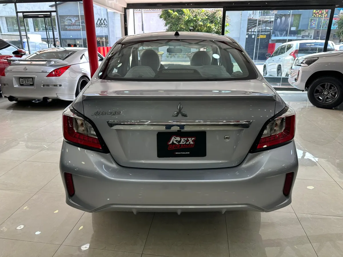 Mitsubishi Attrage 2025 Plateado Caracas