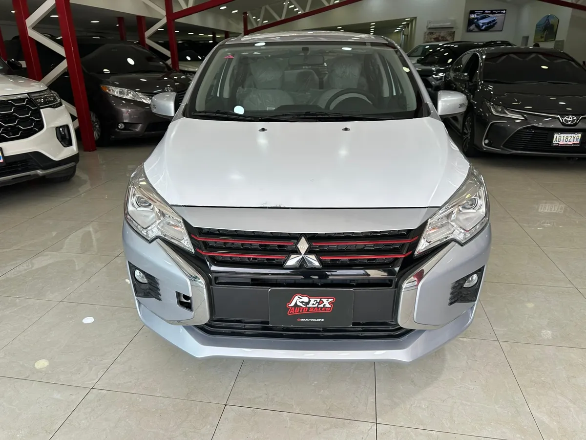 Mitsubishi Attrage 2025 Plateado Caracas