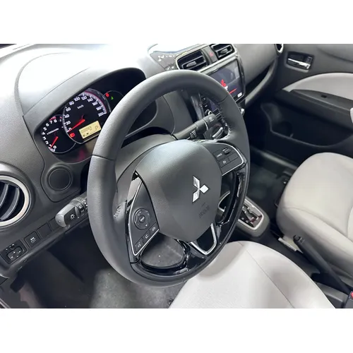 Mitsubishi Attrage 2025 Gris Caracas