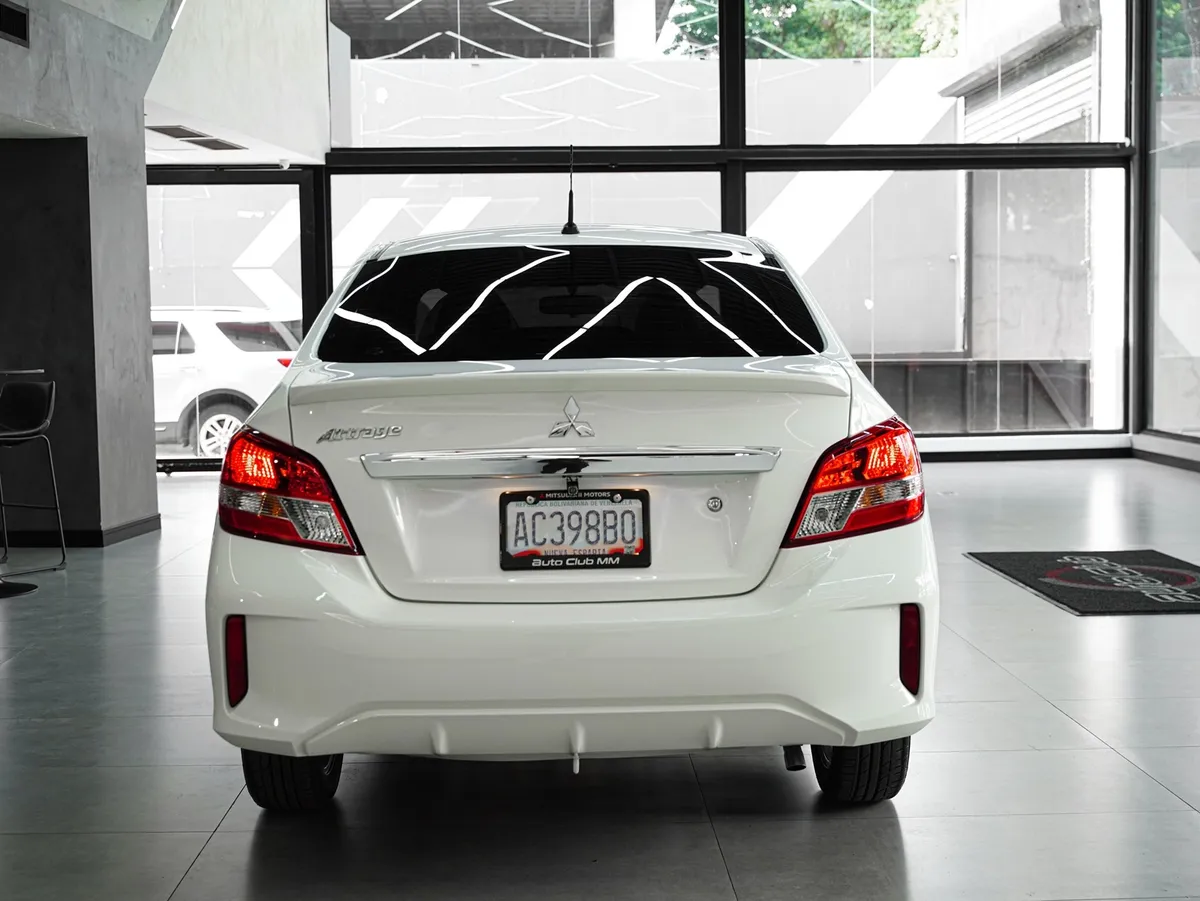 Mitsubishi Attrage GLS 2025 Blanco Valencia