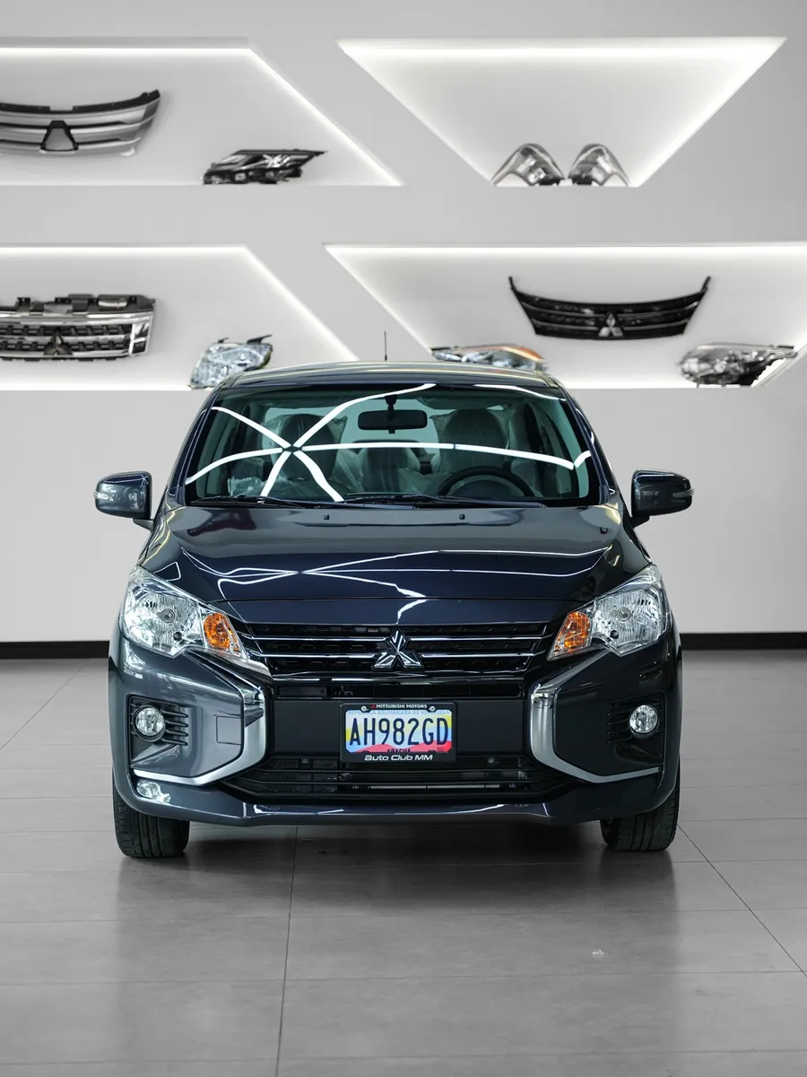 Mitsubishi Attrage GLS 2025 Gris Valencia