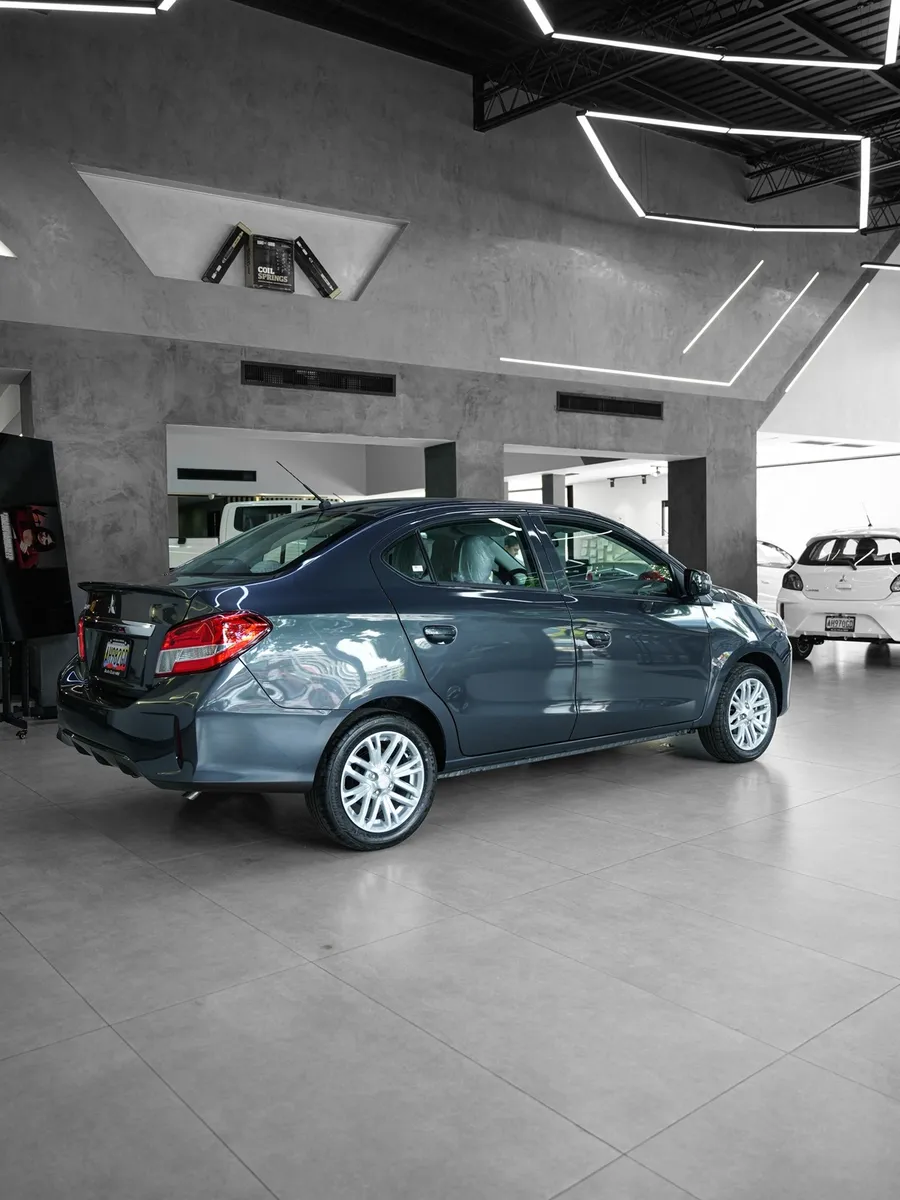 Mitsubishi Attrage GLS 2025 Gris Valencia