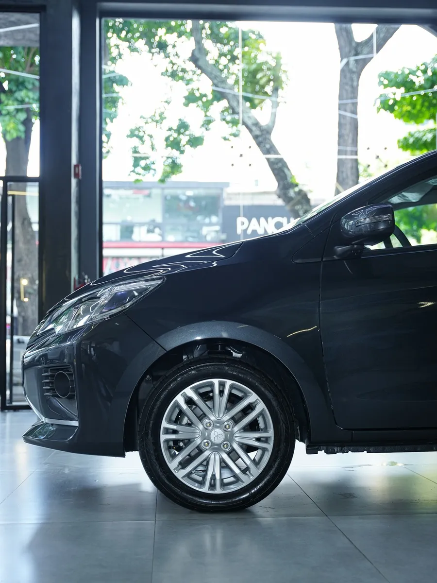 Mitsubishi Attrage GLS 2025 Gris Valencia