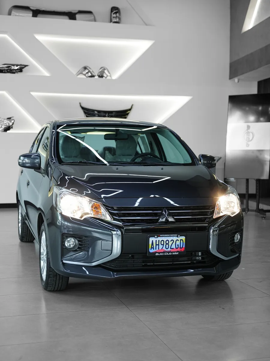 Mitsubishi Attrage GLS 2025 Gris Valencia