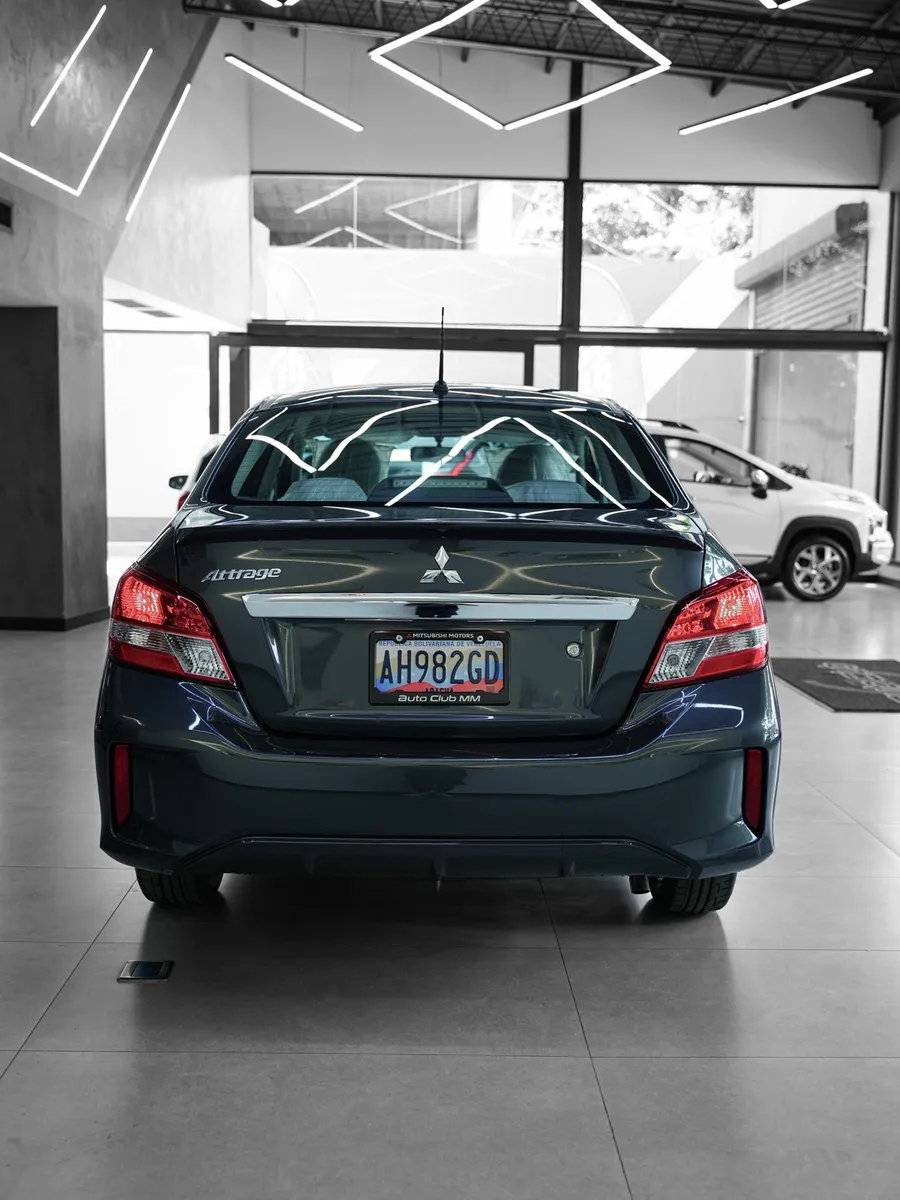 Mitsubishi Attrage GLS 2025 Gris Valencia
