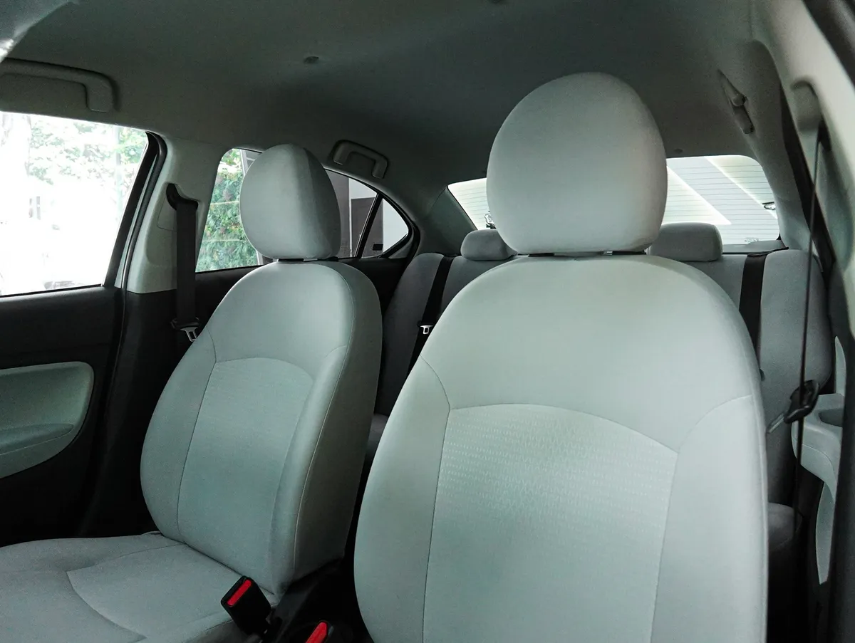 Mitsubishi Attrage GLS 2025 Gris Valencia