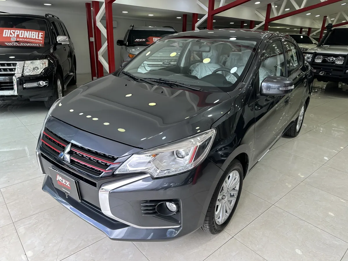 Mitsubishi Attrage 2025 Gris Caracas
