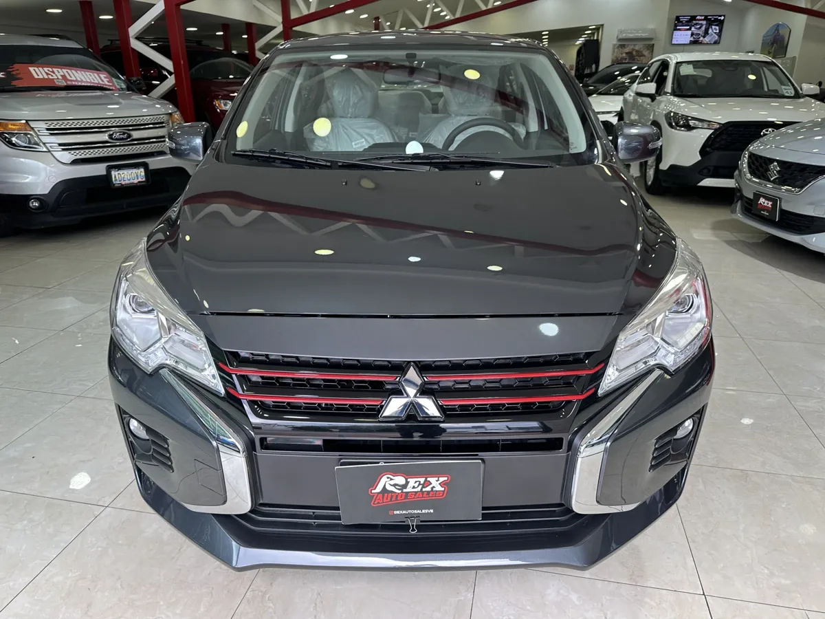 Mitsubishi Attrage 2025 Gris Caracas