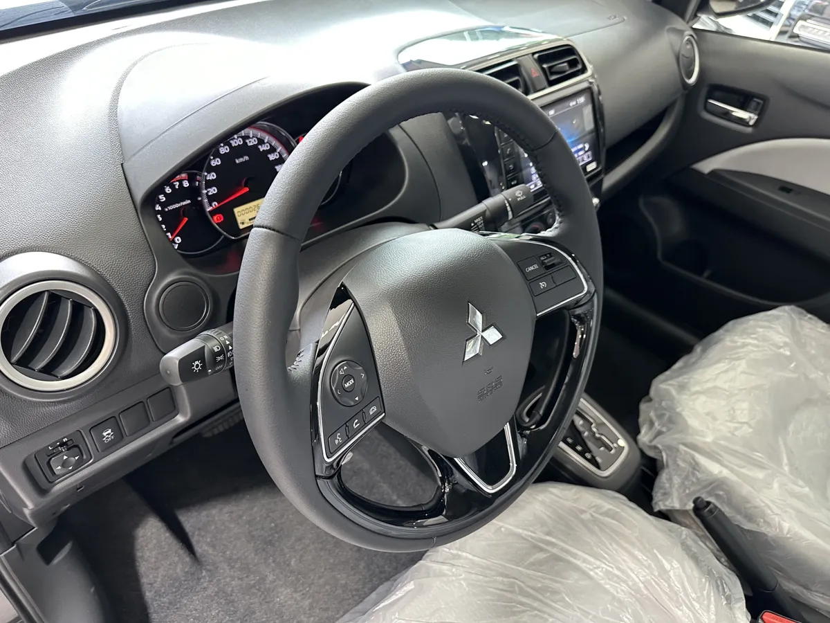 Mitsubishi Attrage Prime Edition 2025 Gris4