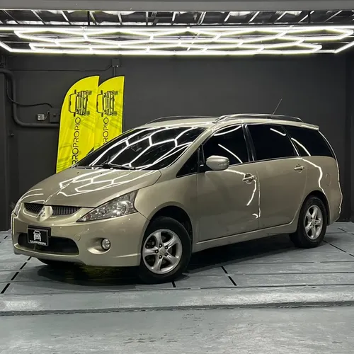 Mitsubishi Grandis 2007 Beige Caracas