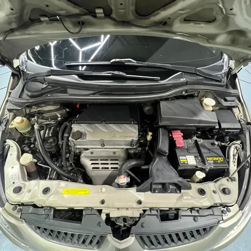 Mitsubishi Grandis 2007 Beige Caracas