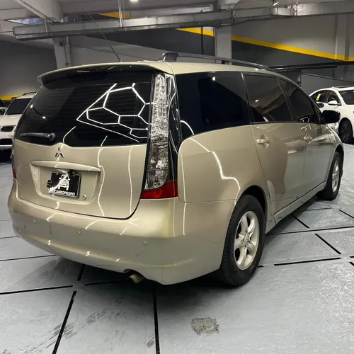 Mitsubishi Grandis 2007 Beige Caracas