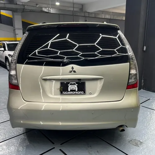 Mitsubishi Grandis 2007 Beige Caracas