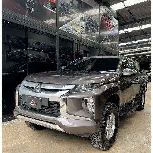 Mitsubishi L200 2021 Gris Caracas