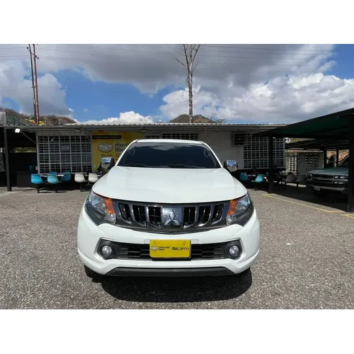 Mitsubishi L200 2019 Blanco Valencia