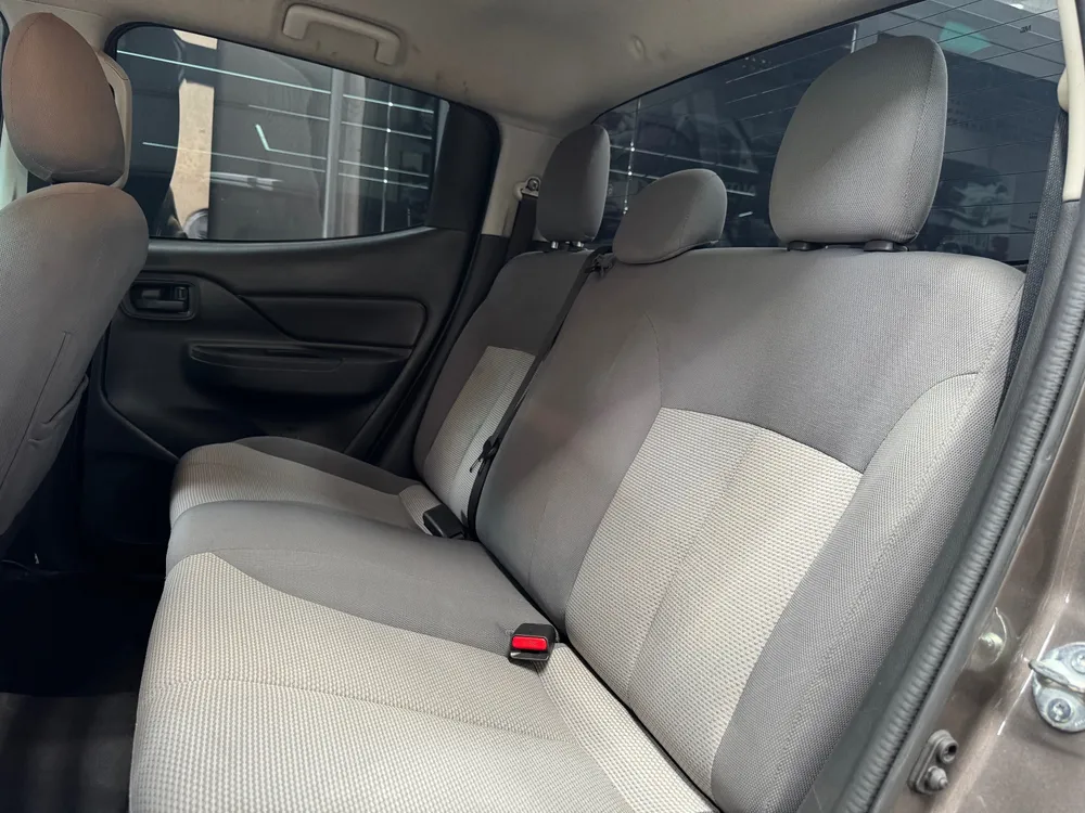 Mitsubishi L200 2021 Gris Caracas