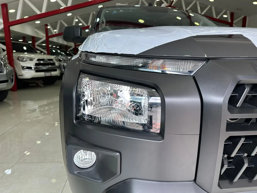 Mitsubishi L200 2025 Negro Caracas
